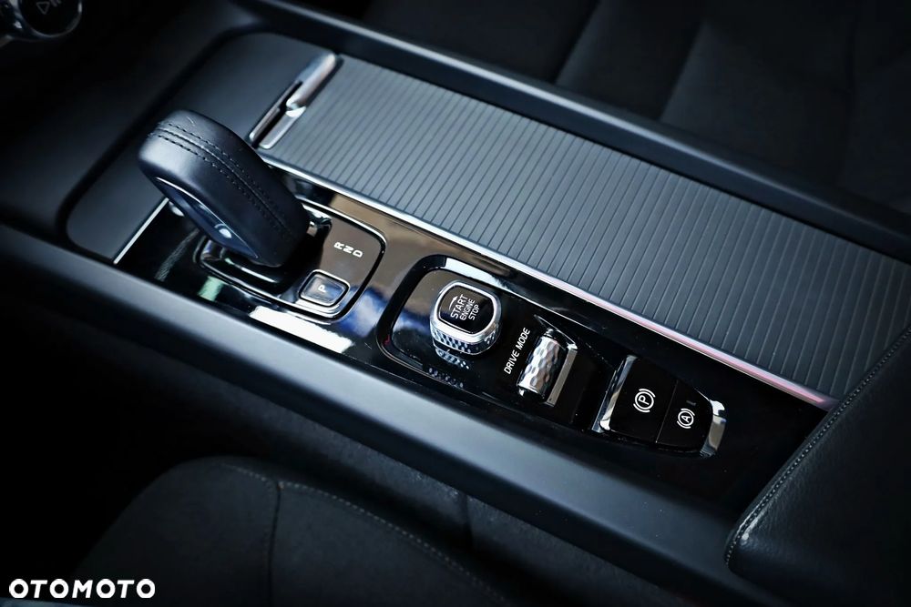 Volvo V60 B4 D Momentum - 32