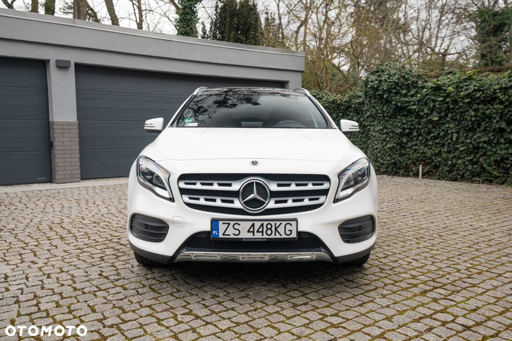 Mercedes-Benz GLA 200 7G-DCT AMG Line - 2
