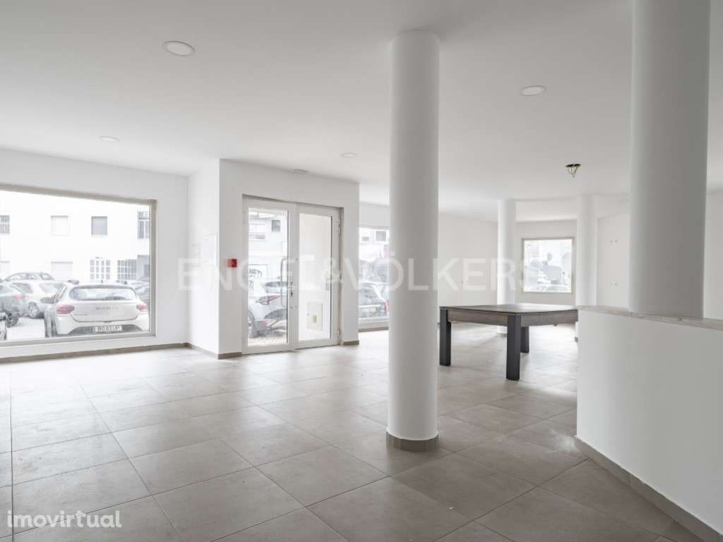 Espaço comercial no centro de Queijas - Grande imagem: 4/21