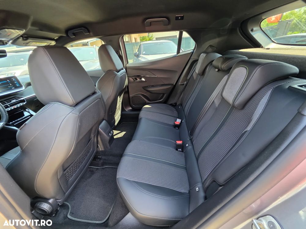 Peugeot 2008 PureTech 130 EAT8 GT - 19
