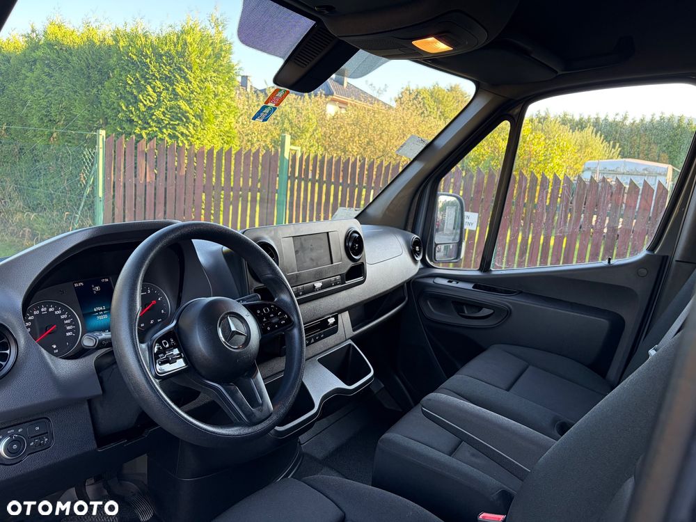 Mercedes-Benz Sprinter - 22