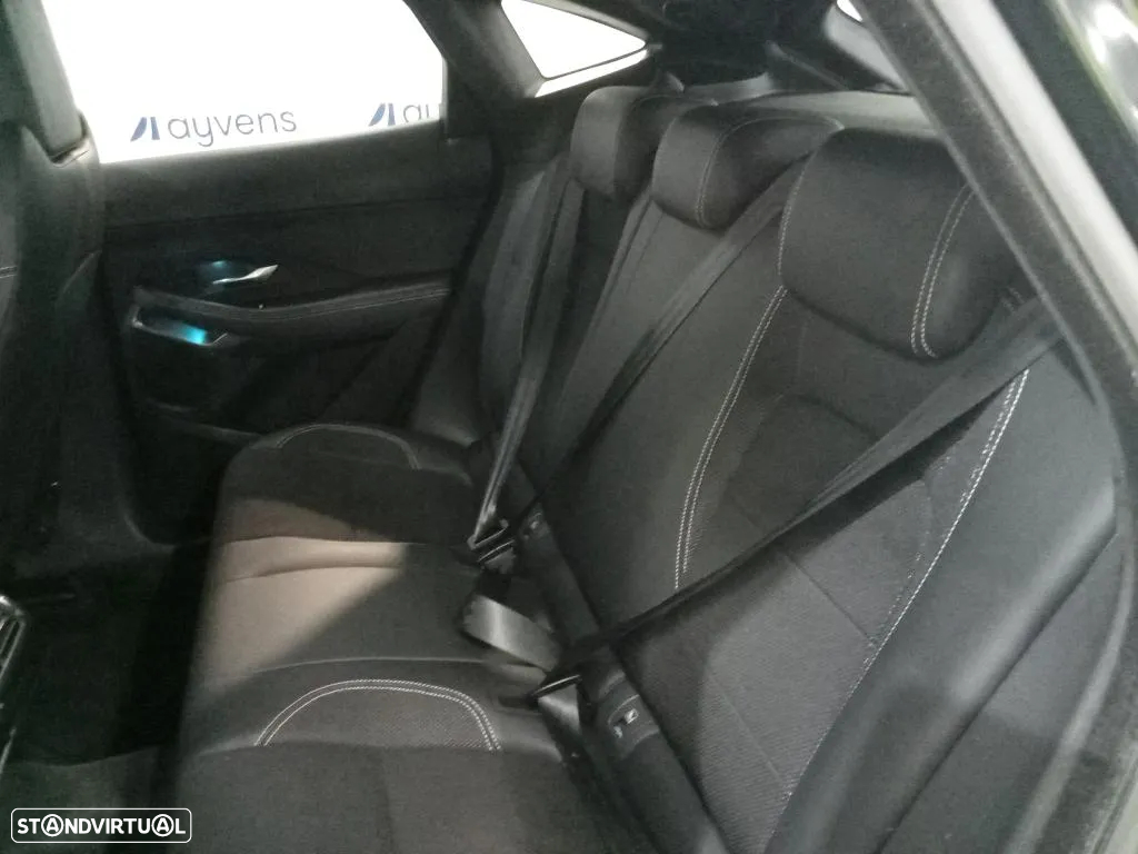 Jaguar E-Pace 2.0 i4D R-Dynamic - 11