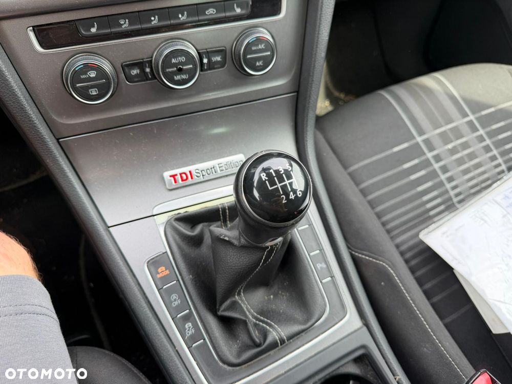 Volkswagen Golf - 15