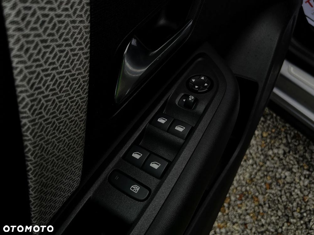 Citroën C4 PureTech 130 Stop&Start EAT8 SHINE - 32