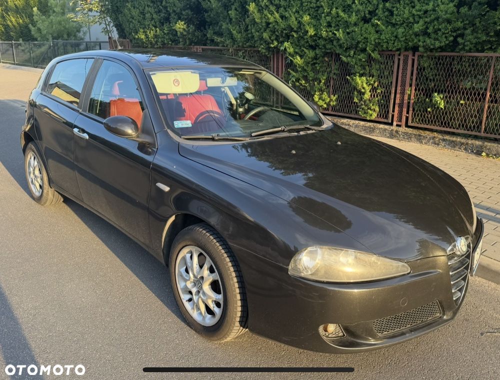 Alfa Romeo 147 1.9 JTD 8V M-Jet DPF Distinctive - 2