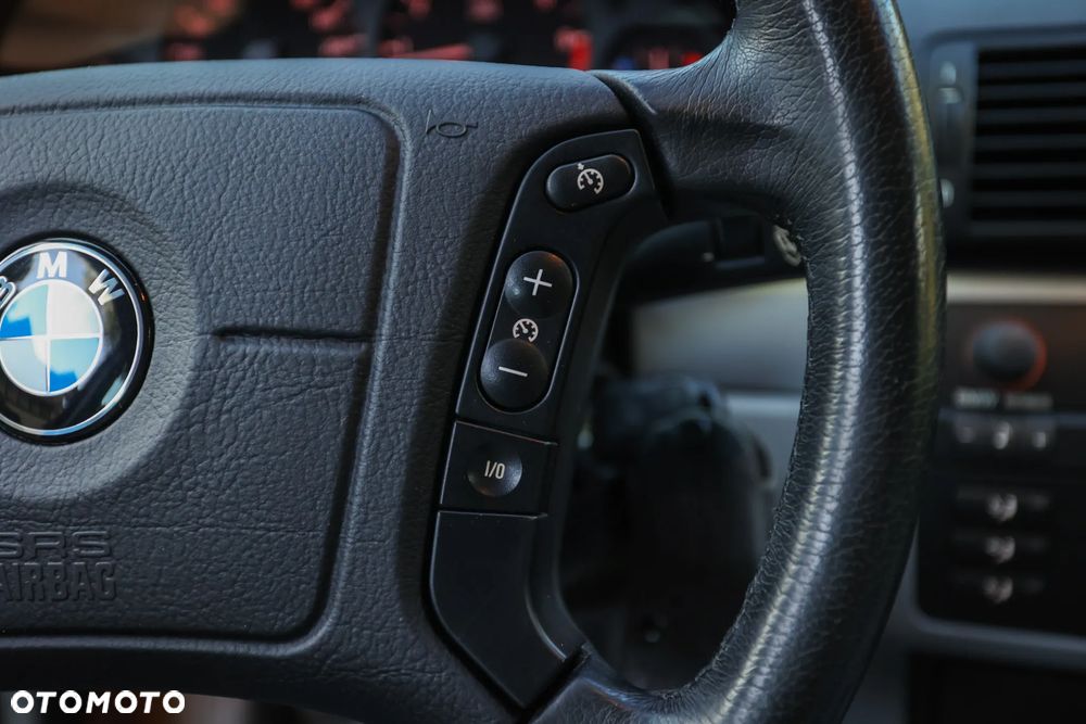 BMW Seria 3 323i - 32