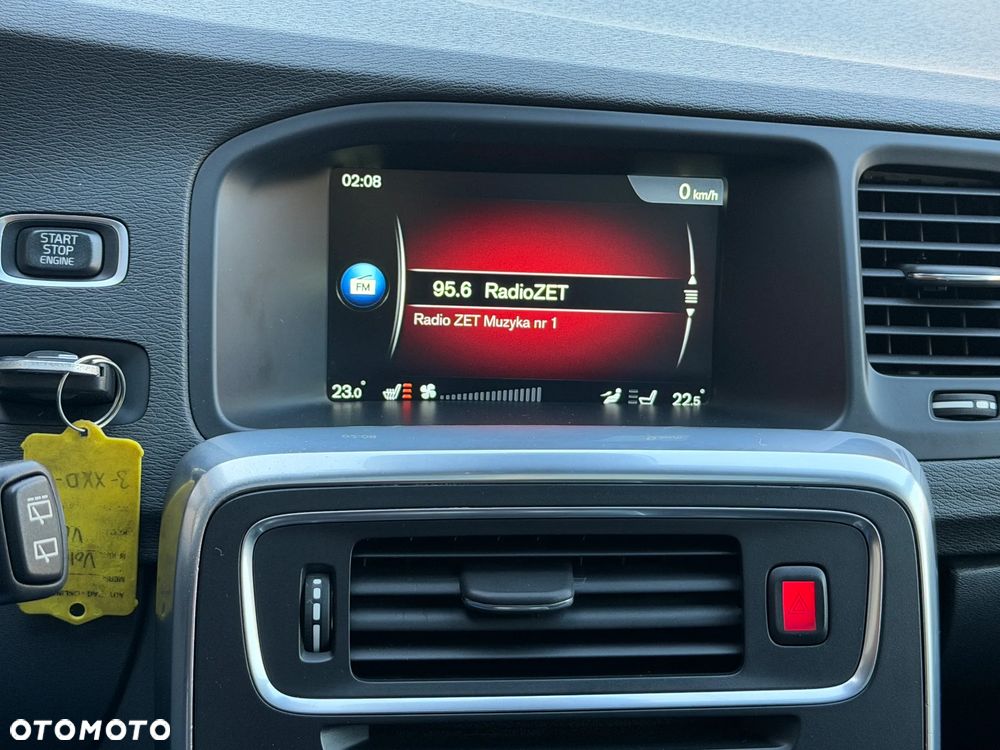Volvo V60 D6 Plug-In-Hybrid AWD Geartronic Summum - 18