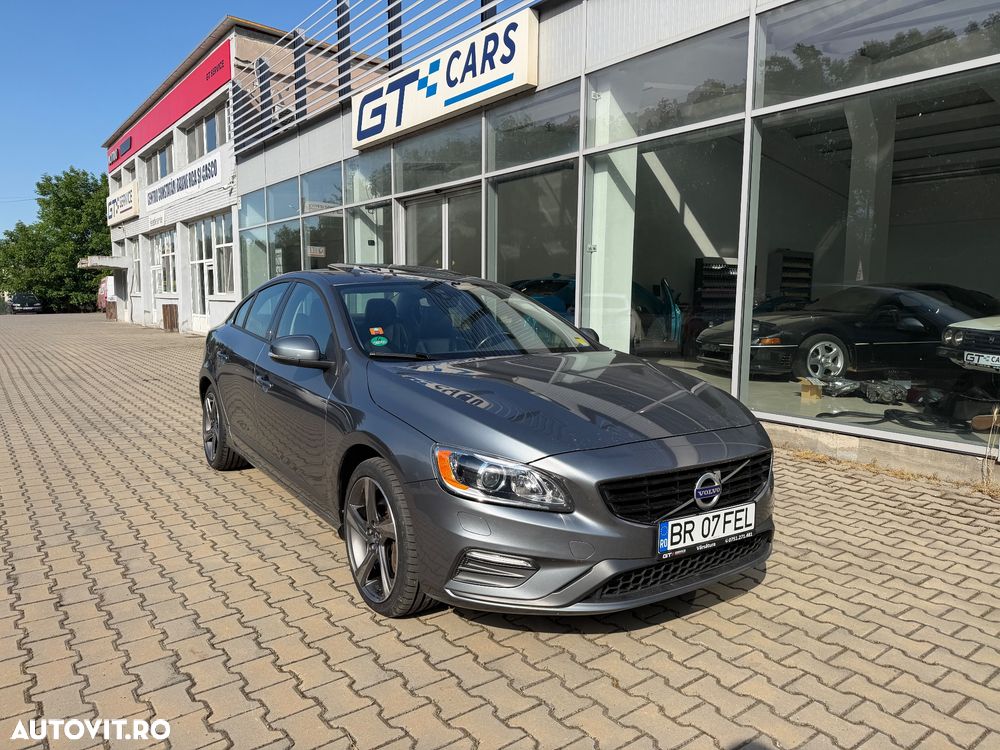 Volvo S60 T5 AWD Momentum - 1
