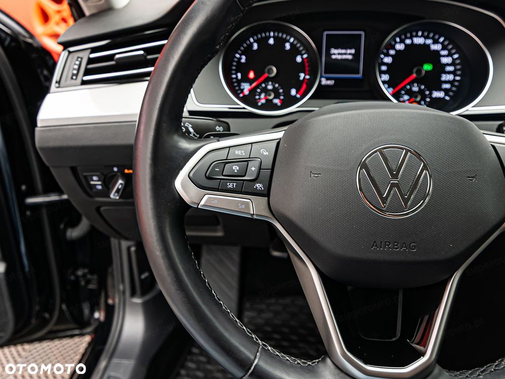Volkswagen Passat - 13
