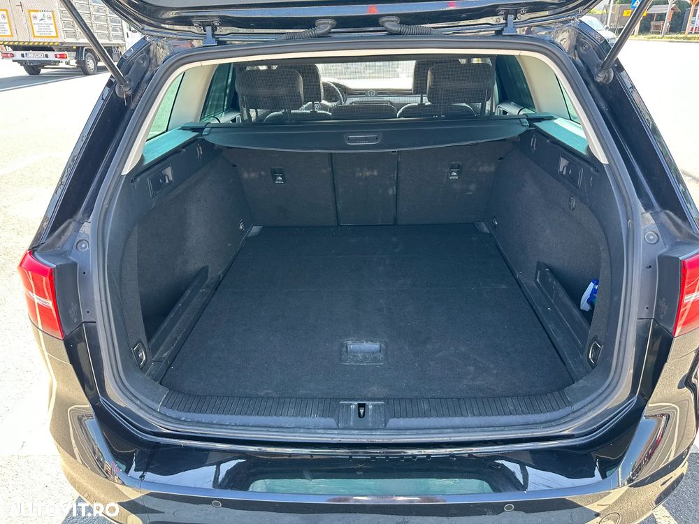 Volkswagen Passat - 11
