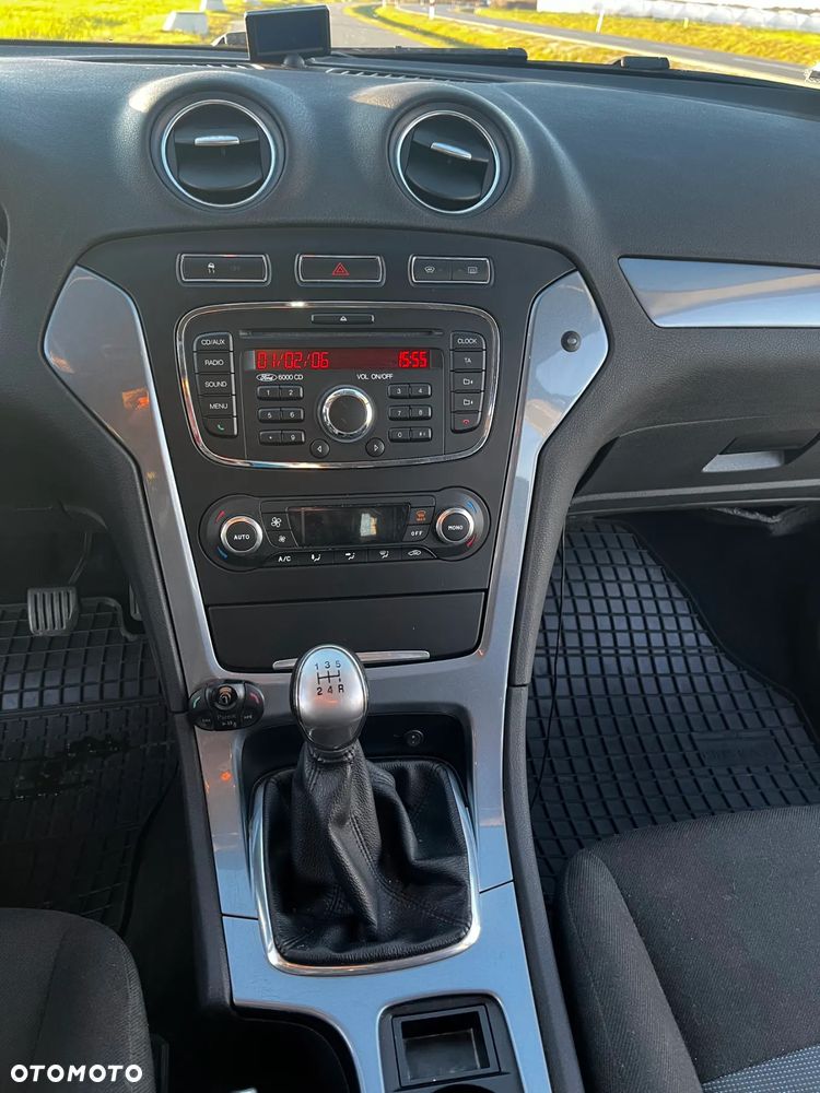 Ford Mondeo 2.0 Ambiente - 13