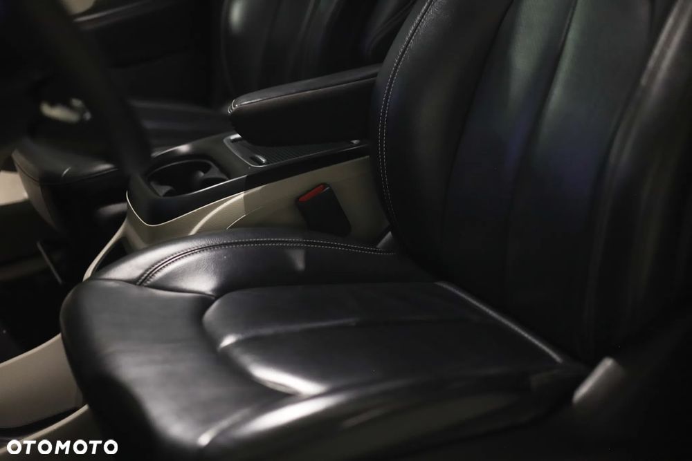 Chrysler Pacifica - 15