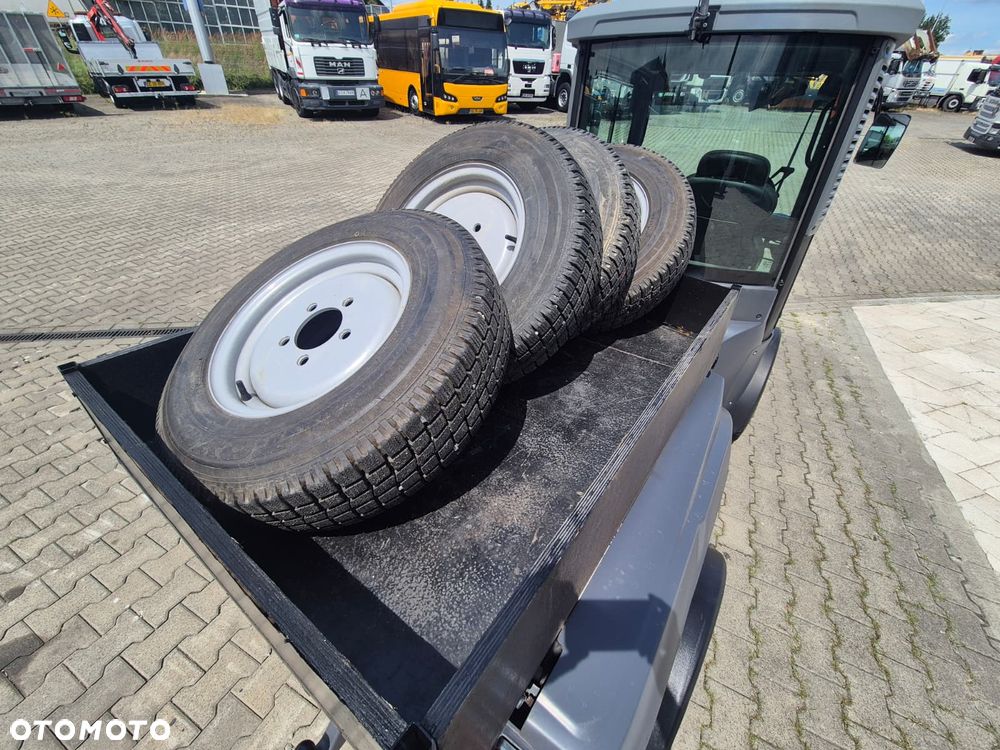 Kaercher MC 130 Adv. / KOMUNALNA MASZYNA DROGOWA / NOŚNIK OSPRZĘTU W KLASIE 3500KG / WYWROTKA / 2 KOMPLETYM KÓŁ / 4X4 / DIESEL KUBOTA 4 CYLINDRY / MOŻLIWY TRANSPORT - 26