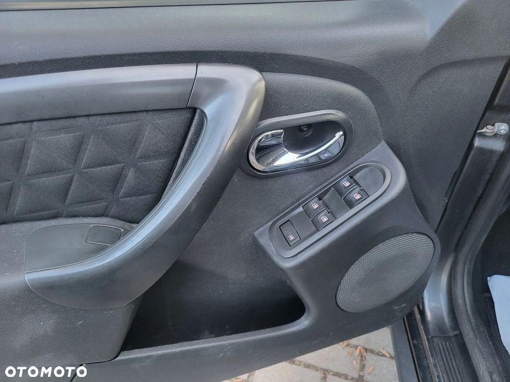 Dacia Duster dCi 110 FAP 4x2 Urban Explorer - 11