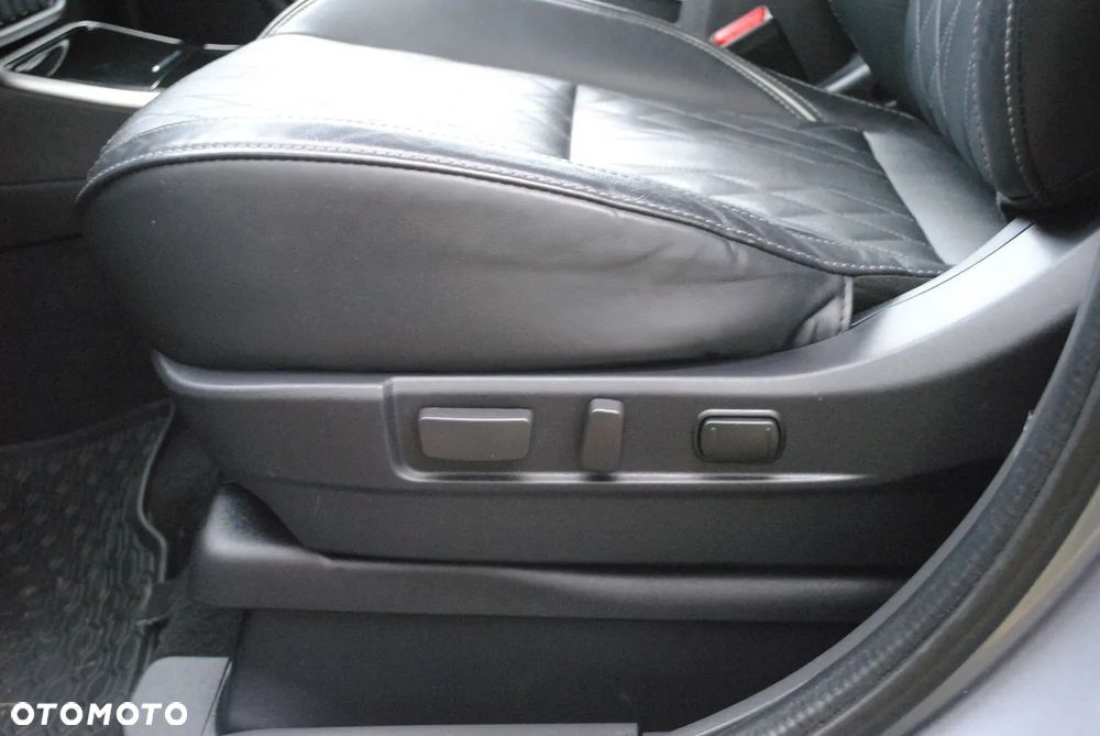 Mitsubishi Outlander - 30