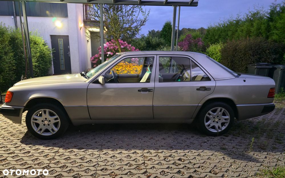 Mercedes-Benz W124 (1984-1993) - 24