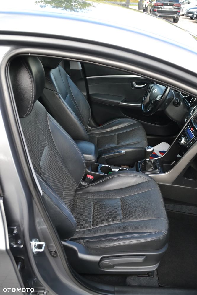 Hyundai i30 i30cw 1.6 Fifa World Cup Edition - 29