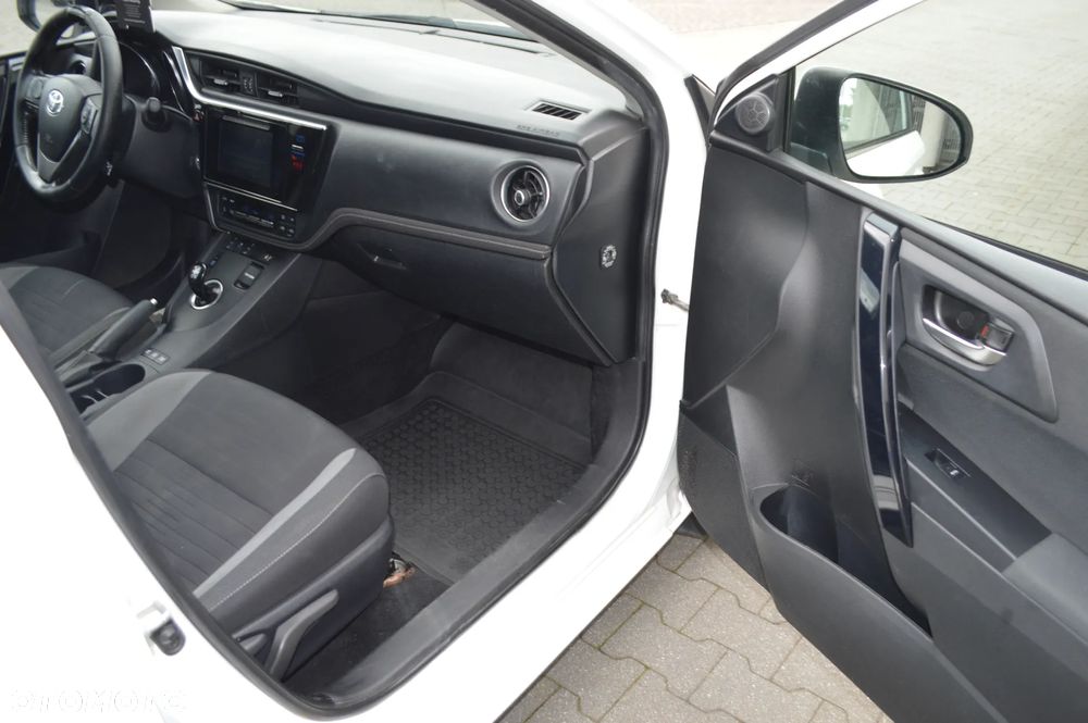 Toyota Auris 1.8 HSD Luna - 15