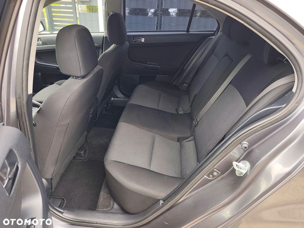 Mitsubishi Lancer 1.8 Intense - 12