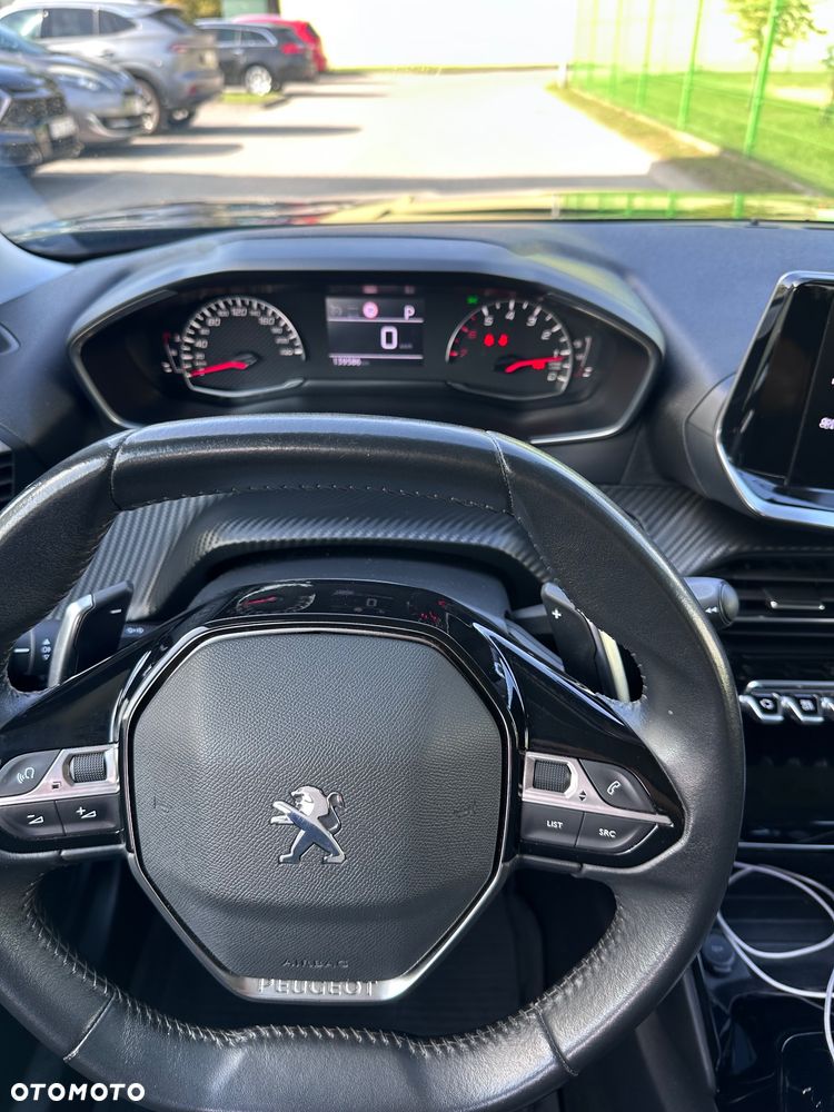 Peugeot 2008 1.2 PureTech Allure S&S EAT8 - 37