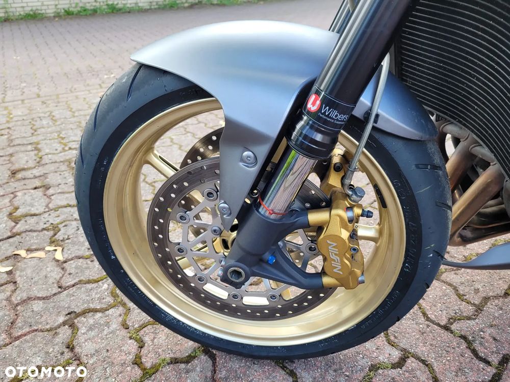 Triumph Street Triple - 7