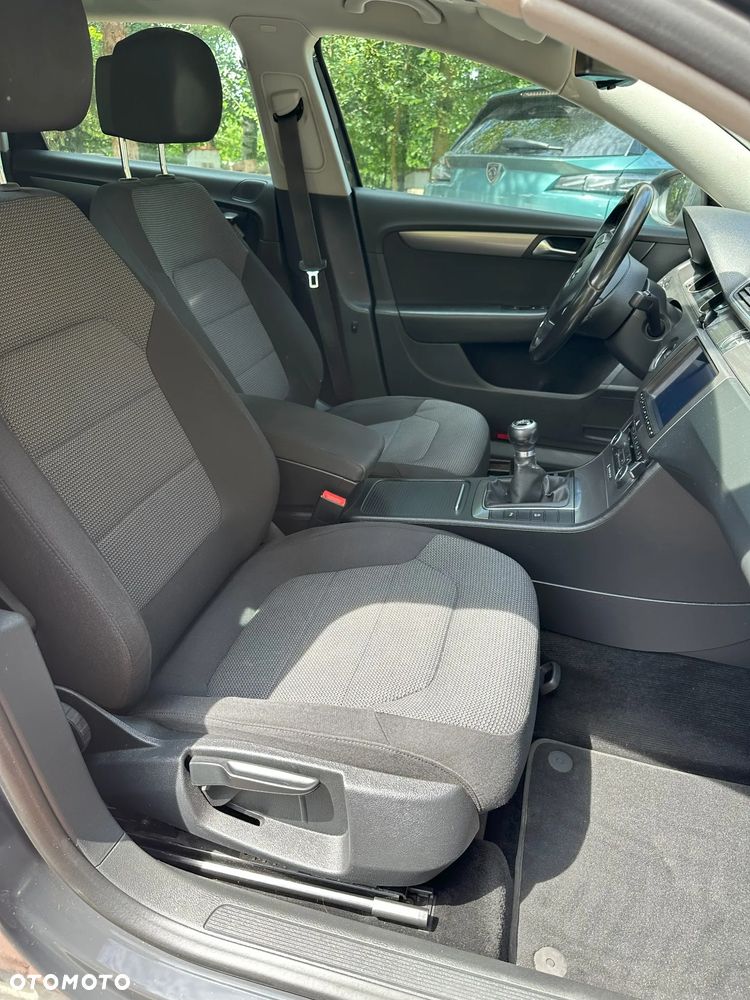 Volkswagen Passat 2.0 Blue TDI SCR Comfortline - 14