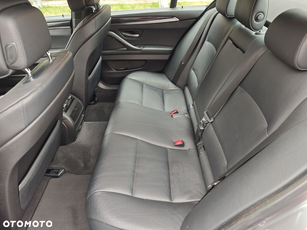 BMW Seria 5 525d - 8