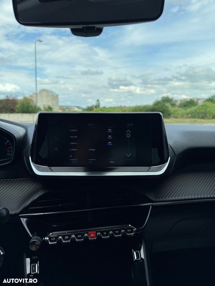 Peugeot 208 - 35