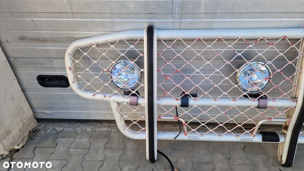 Orurowanie przednie Kangur Grill do ciężarówki Trux - 2