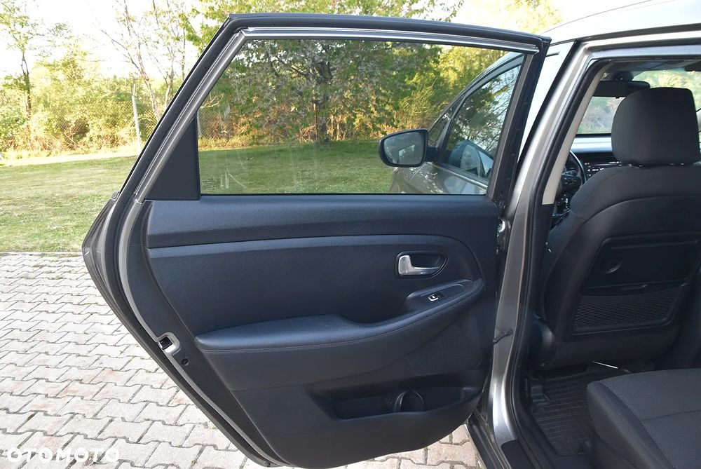 Kia Carens - 10