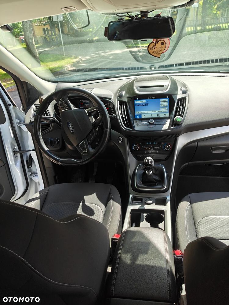 Ford Kuga - 10