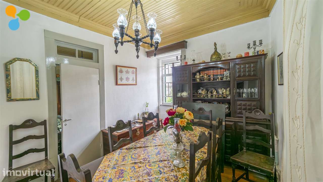 Prédio com 6 Utilizações Independentes no Centro do Tortosendo - Grande imagem: 2/45