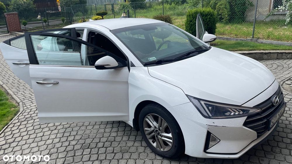 Hyundai Elantra 1.6 Comfort - 14