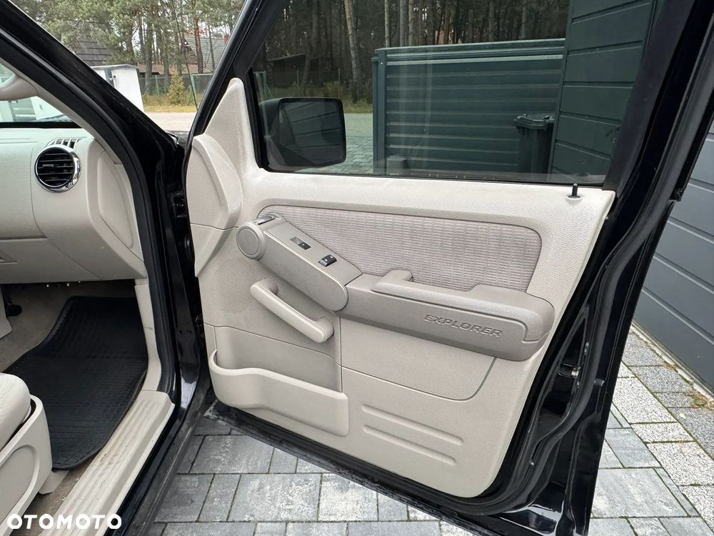 Ford Explorer 4.0 4WD - 24