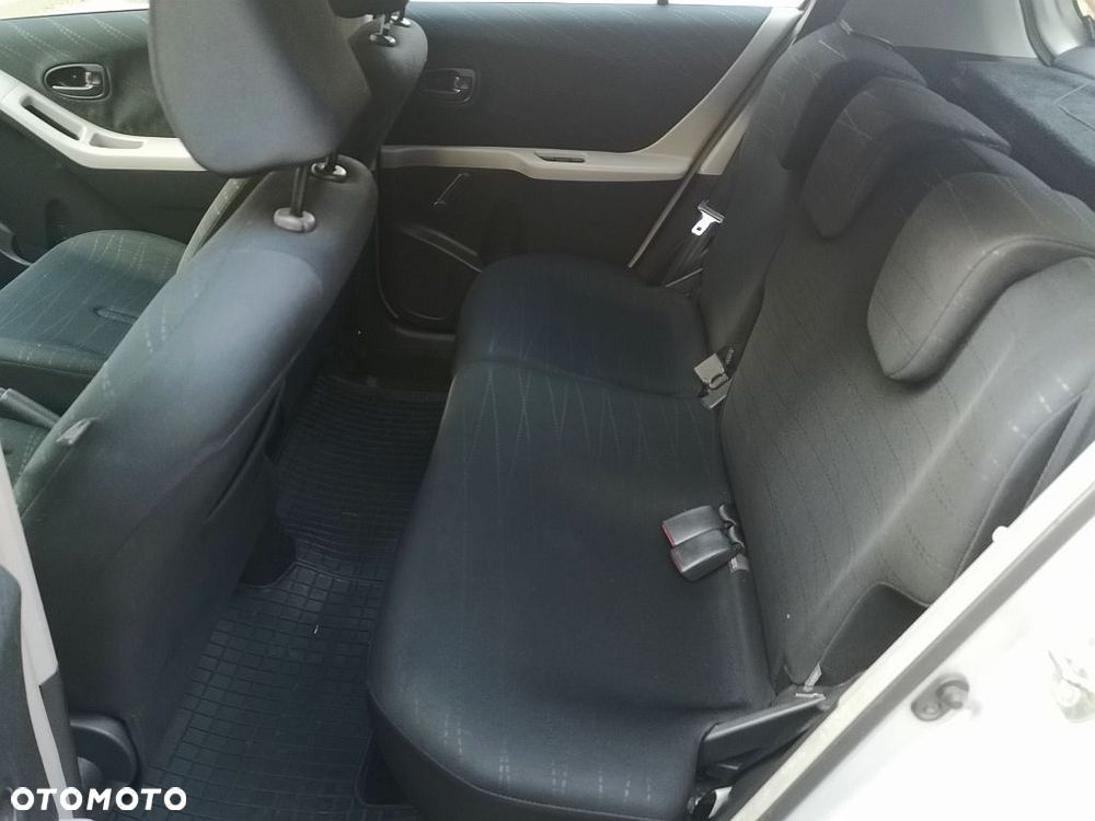 Toyota Yaris - 18