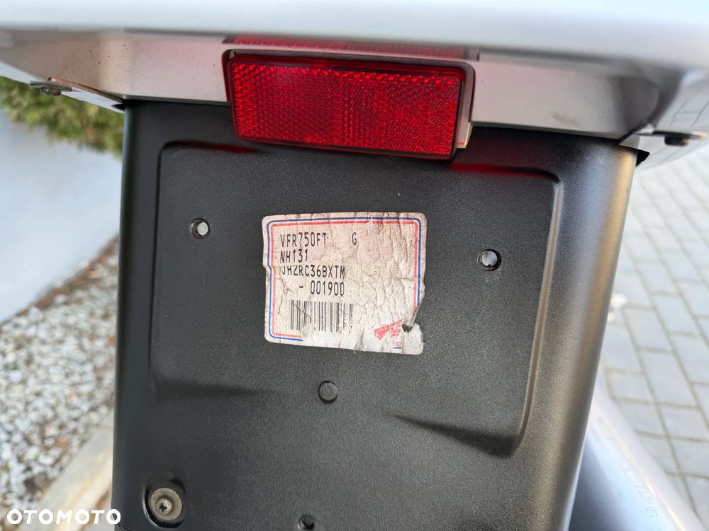 Honda VFR - 19