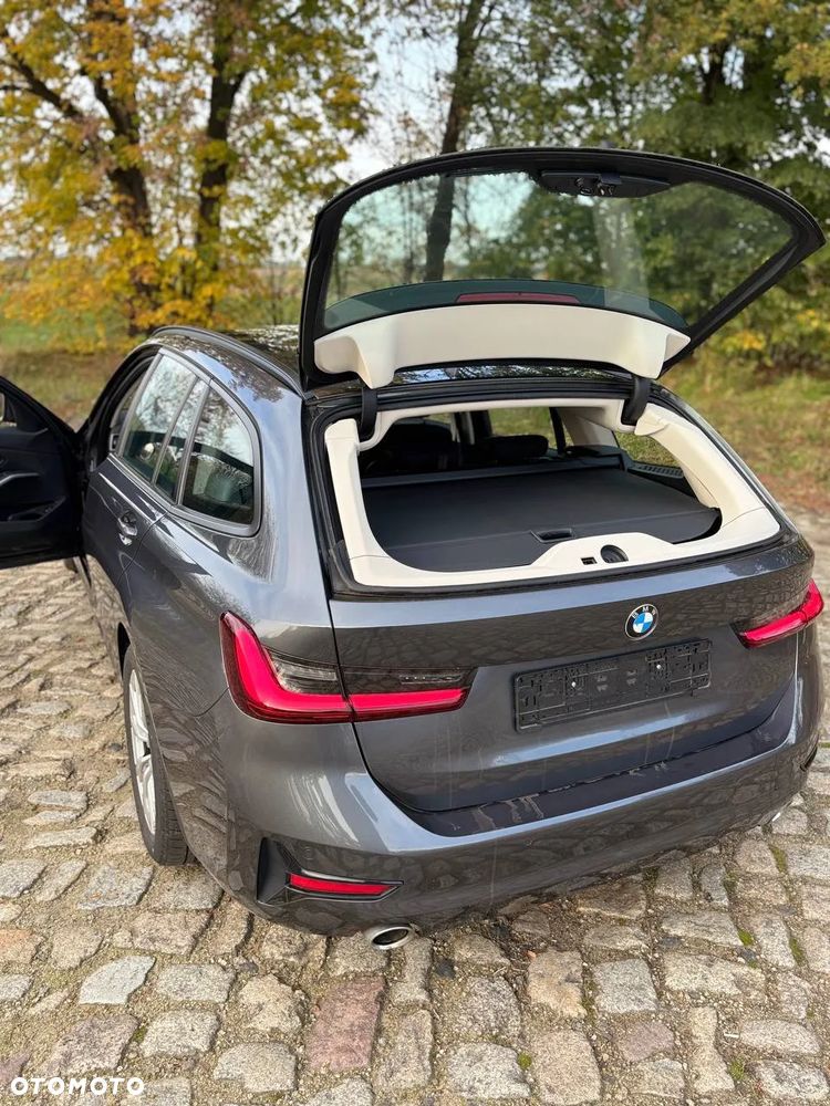 BMW Seria 3 320d Touring Advantage - 28