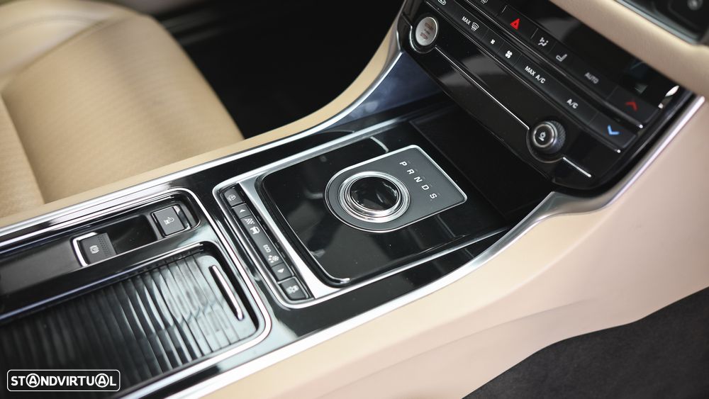 Jaguar XF Sportbrake 2.0 D Portfolio AWD Aut. - 48