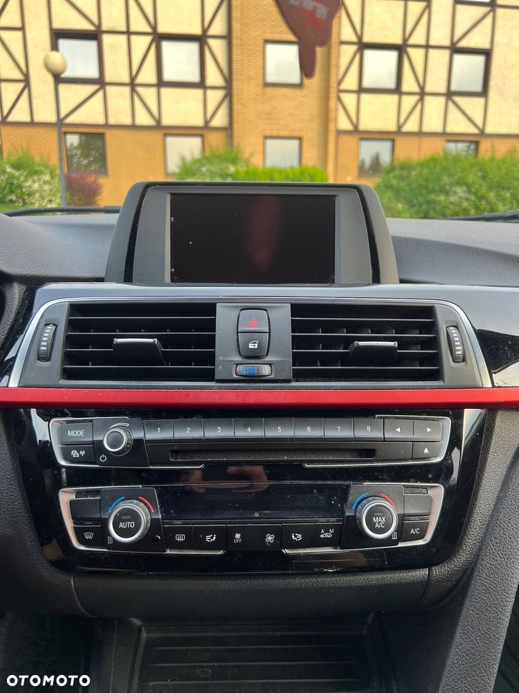 BMW Seria 3 330i Sport - 19