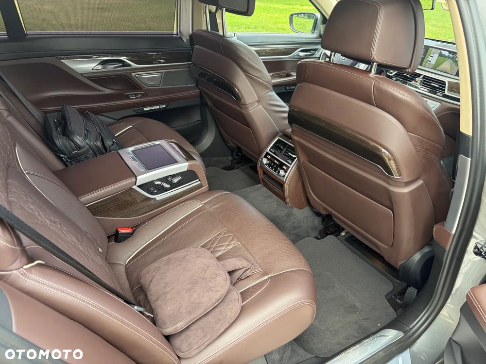 BMW Seria 7 740Le iPerformance - 10