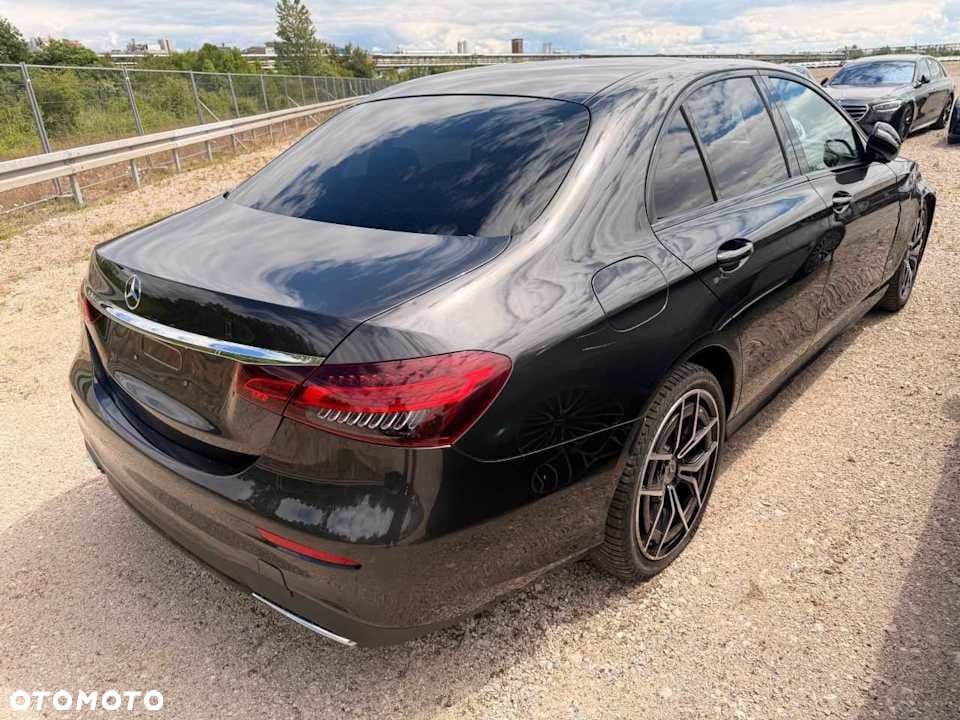 Mercedes-Benz Klasa E 220 d 4Matic 9G-TRONIC AMG Line - 4
