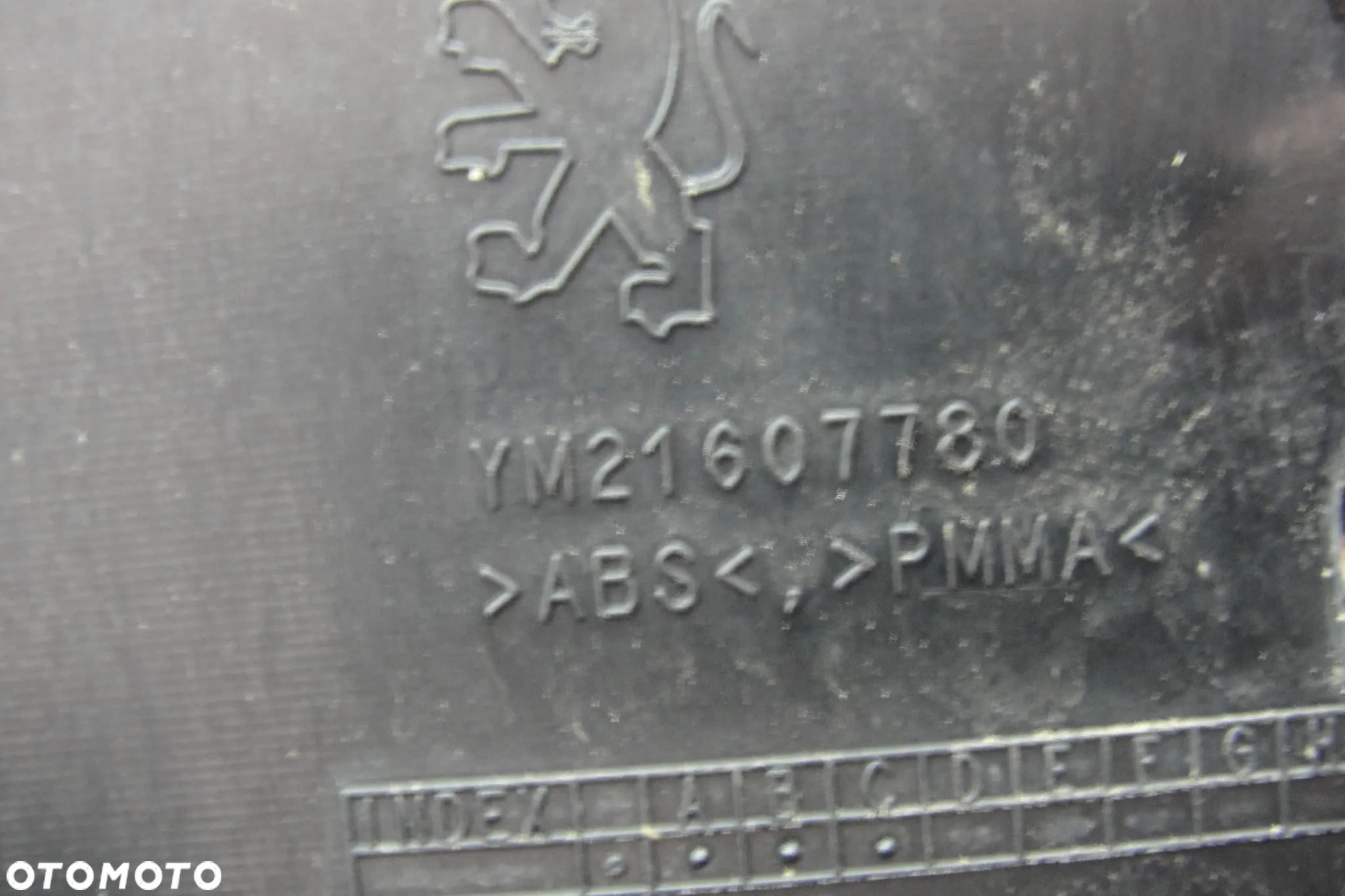ZNACZEK ATRAPA CHŁODNICY PEUGEOT RCZ - 4