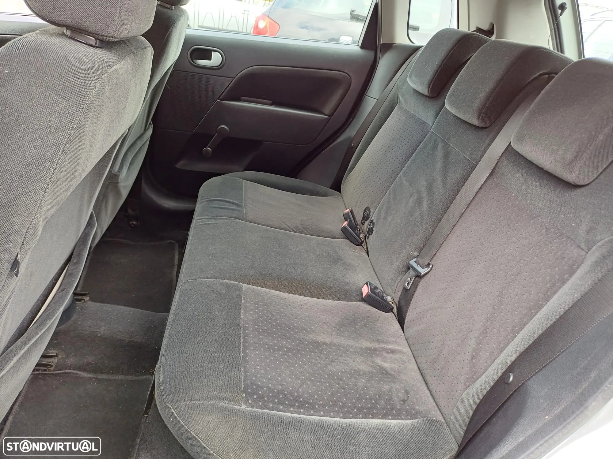 Ford Fiesta 1.25 Ghia - 10