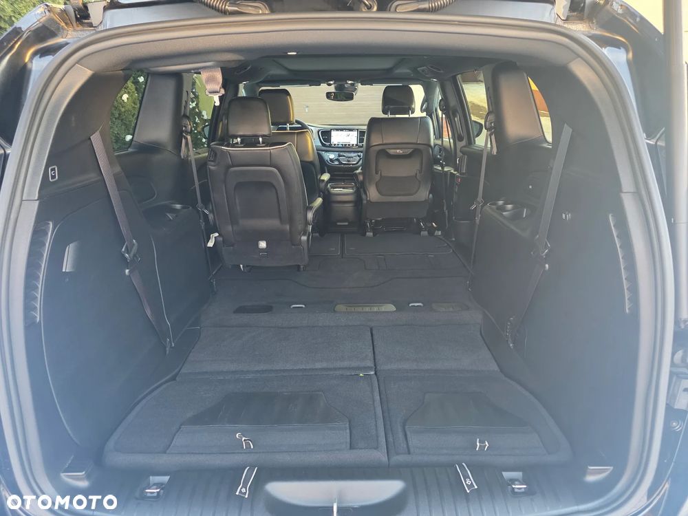 Chrysler Pacifica - 24