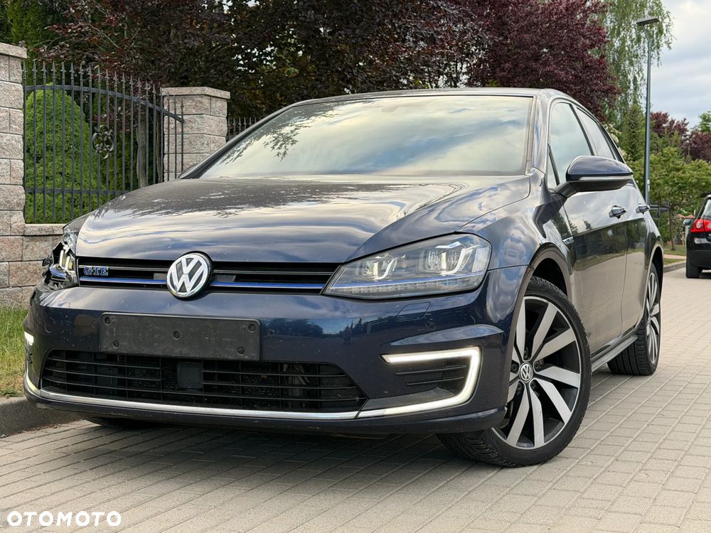 Volkswagen Golf - 1