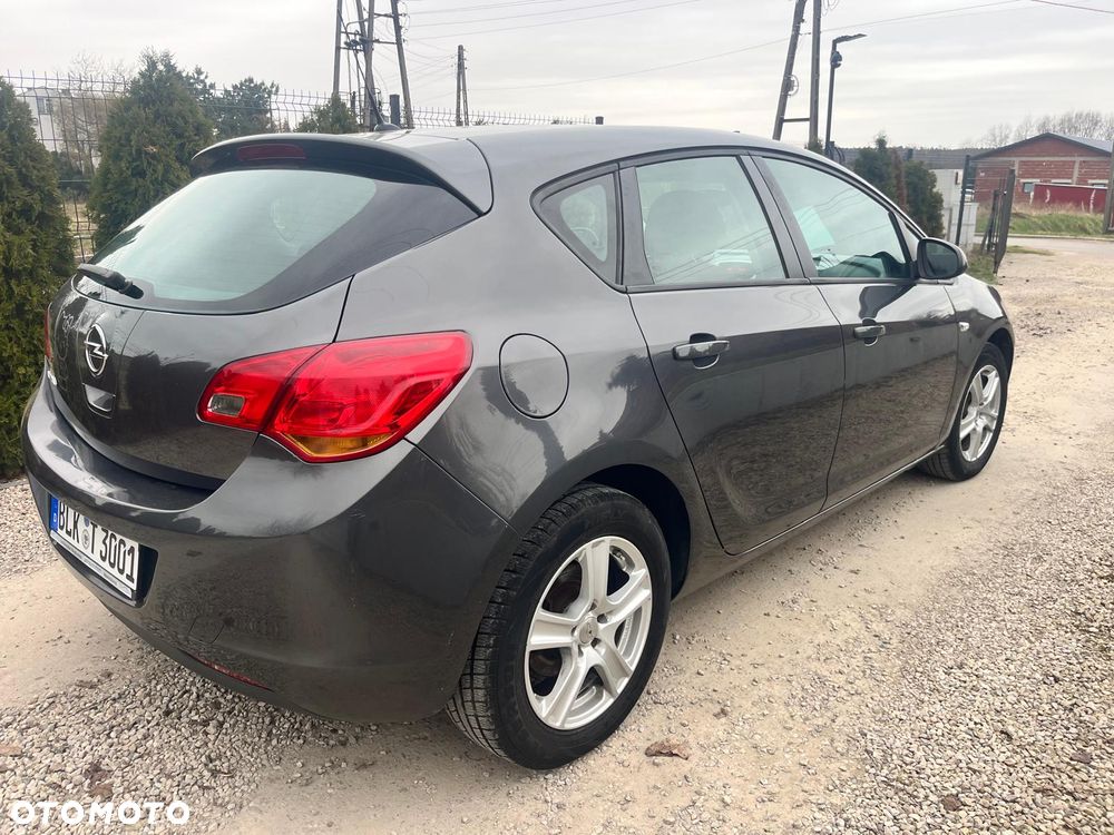 Opel Astra 1.6 150 Jahre - 6
