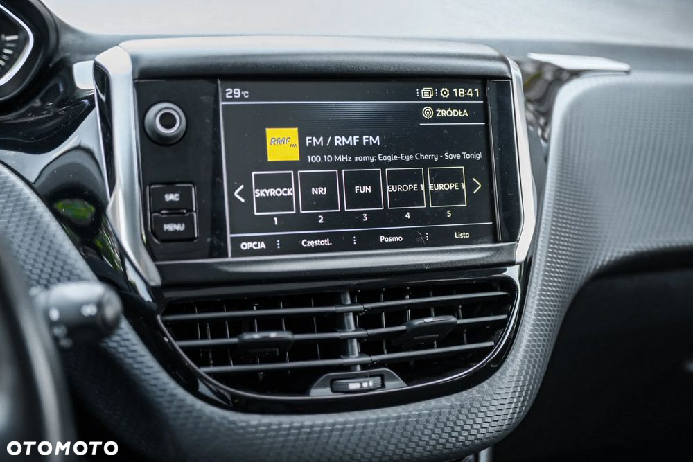 Peugeot 2008 1.2 Pure Tech GPF Allure S&S - 9