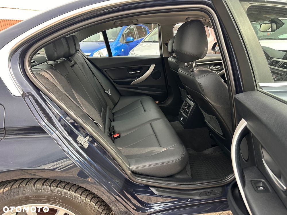 BMW Seria 3 318d Blue Performance Sport Line - 14
