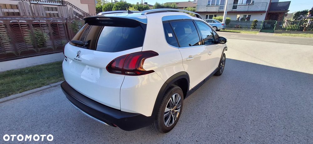Peugeot 2008 PureTech 110 GPF EAT6 Black Edition - 3