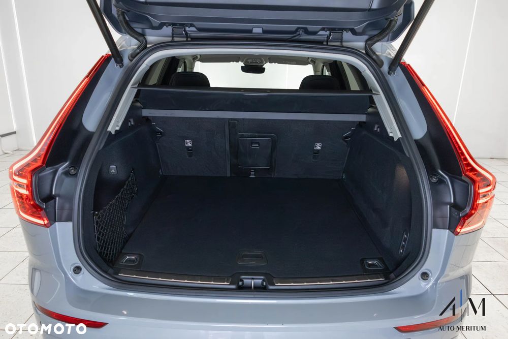 Volvo XC 60 B4 D AWD Ultimate Dark - 35